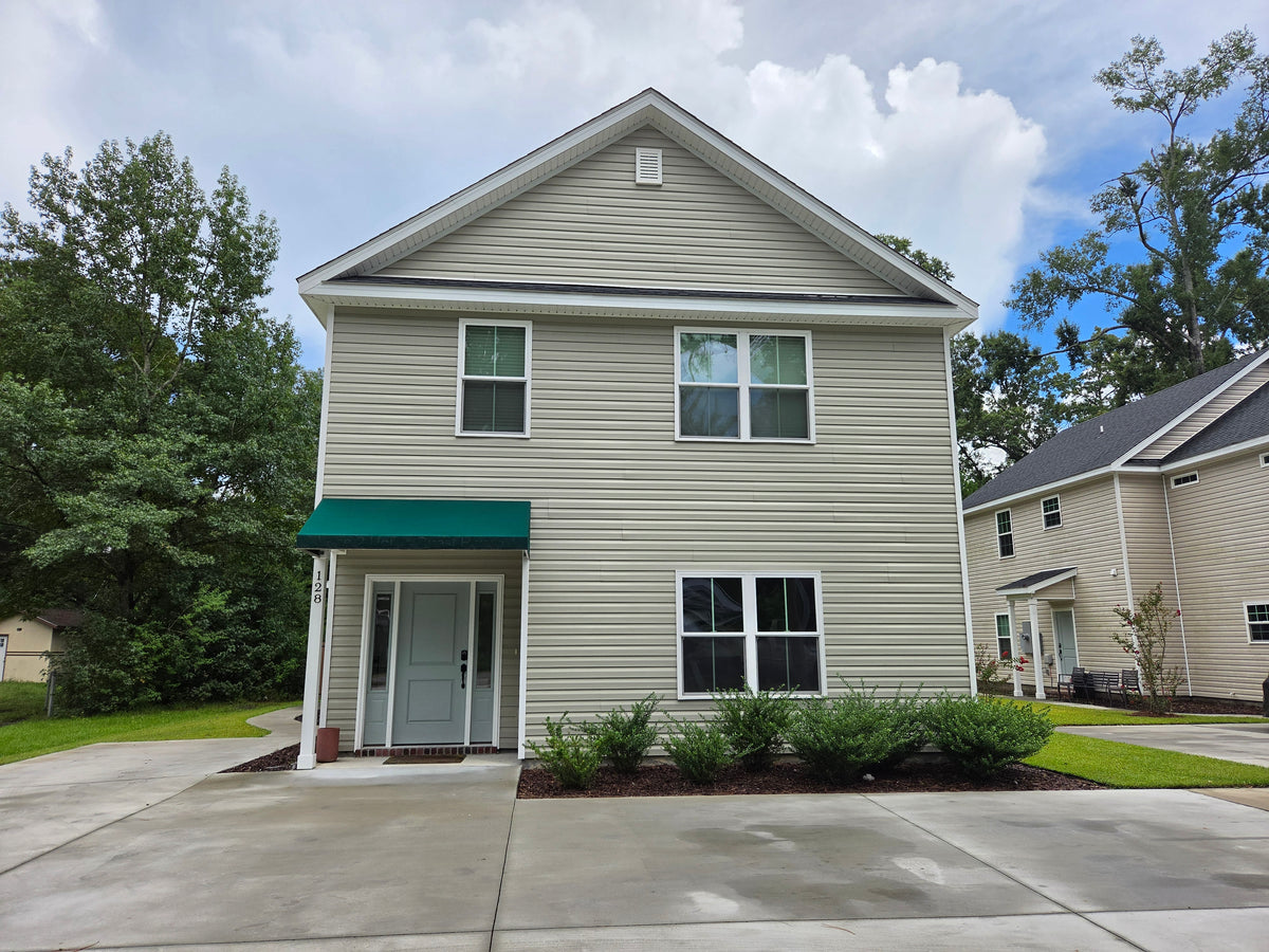 House for the employees in 126 Read St Pooler GA 31322