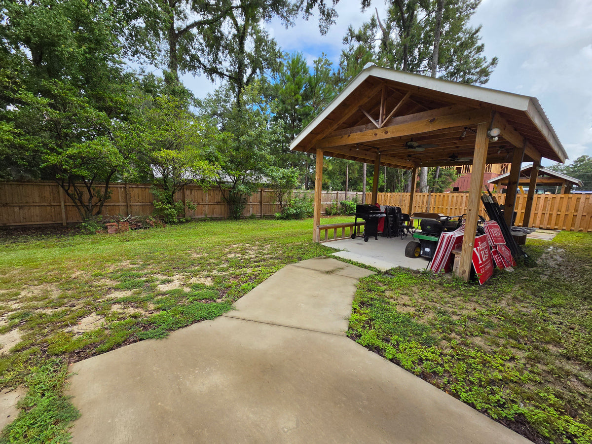 House for the employees in 126 Read St Pooler GA 31322